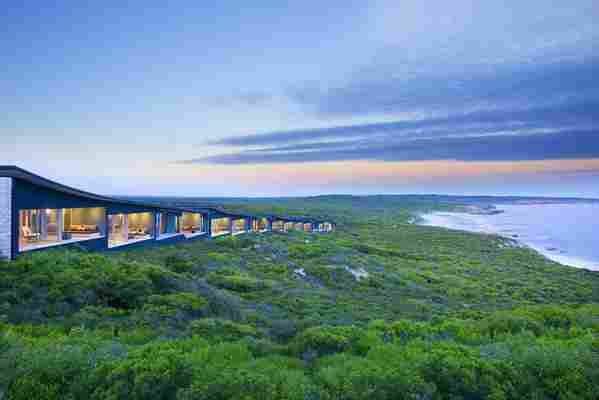 An iconic hotel on Australia's bushfire-hit Kangaroo Island vows to rebuild