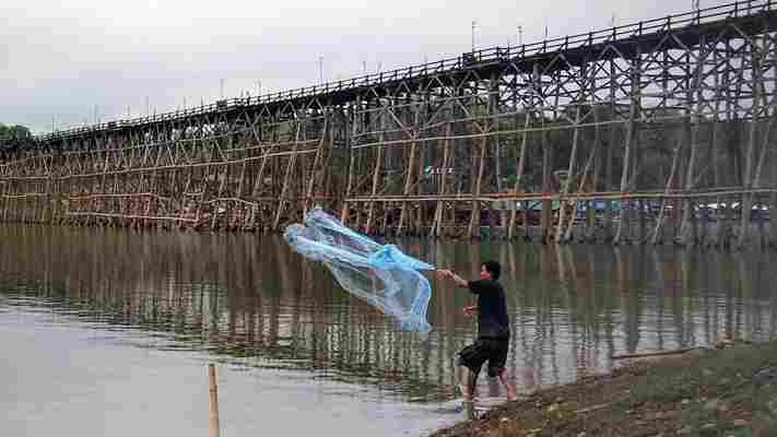 The 850m-long bridge uniting a town