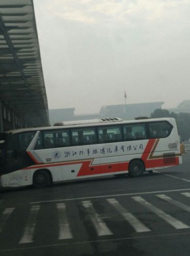 Jiangnan. Though a passer-by, he is willing to be an old friend（ In winter, the young couple take a three-day and two night tou